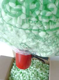FLO-PAK Green Verpackungsschips mit Vaupel Abfüllvorrichtung ©NEUHAUS-PAPIER
